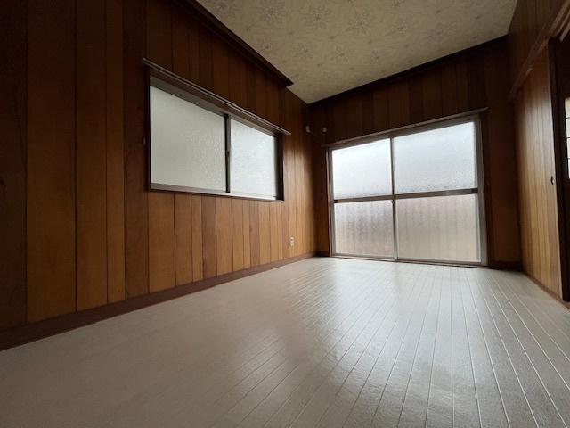 小塩町貸家の洋室