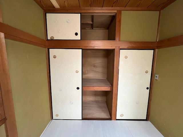 小塩町貸家の収納