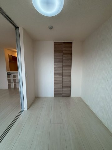 アクシア西本町の洋室