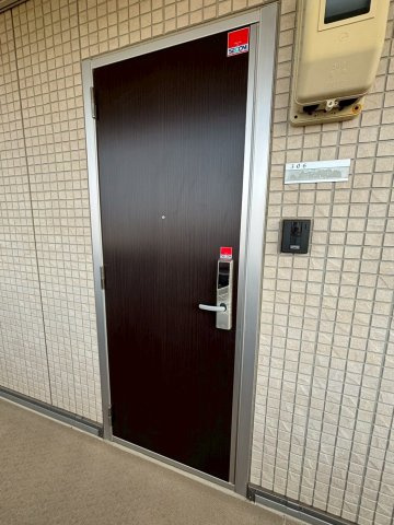 アクシア西本町のエントランス