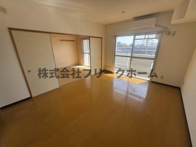 小金井市梶野町３丁目の賃貸マンションの居間・リビング