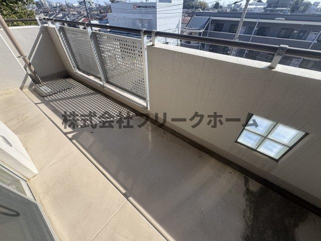小金井市梶野町３丁目の賃貸マンションのバルコニー