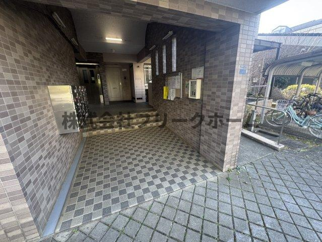 小金井市梶野町３丁目の賃貸マンションのエントランス