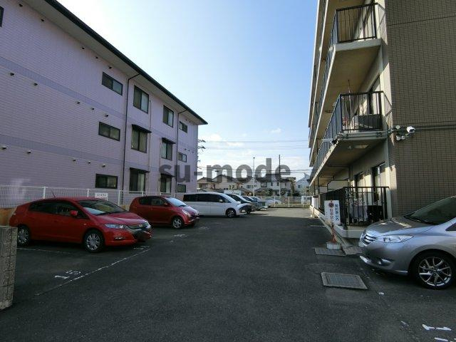 ライフ18の駐車場