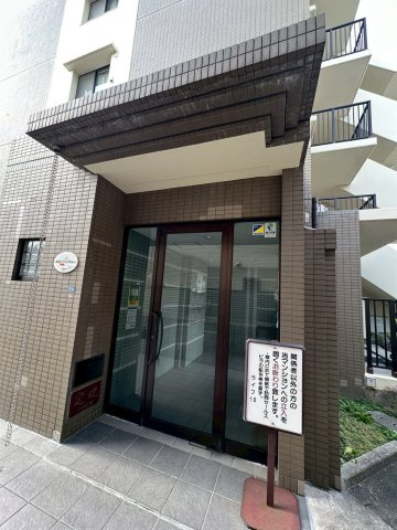 ライフ18のエントランス
