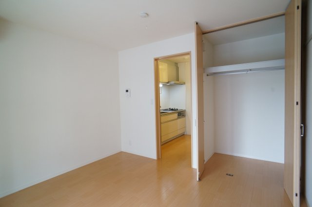 メゾンコンフォース奥沢の居間・リビング|エアコン設置済みで冬も夏も快適♪