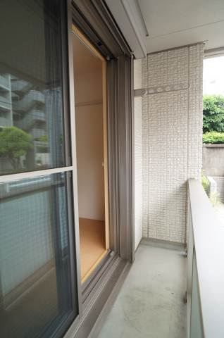 メゾンコンフォース奥沢のバルコニー|外干し可能なバルコニー♪