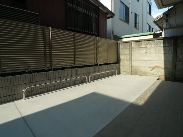 メゾンコンフォース奥沢のその他共用部分|各世帯1台駐輪可能♪