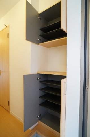 メゾンコンフォース奥沢の設備|セパレートタイプのシューズボックス♪