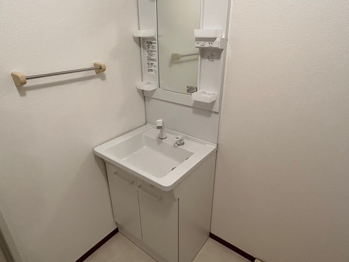 ファミール・ド・鹿児 B棟の独立洗面台|洗髪洗面化粧台