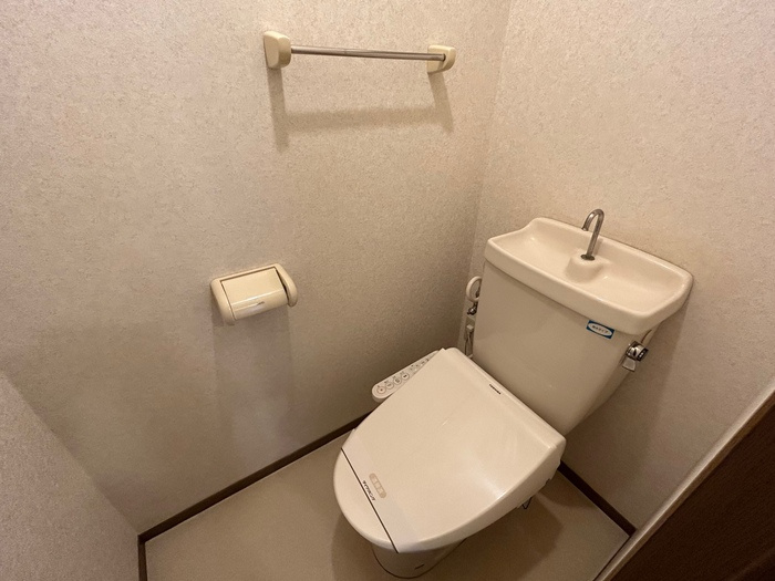 ファミール・ド・鹿児 B棟のトイレ|温水洗浄暖房便座