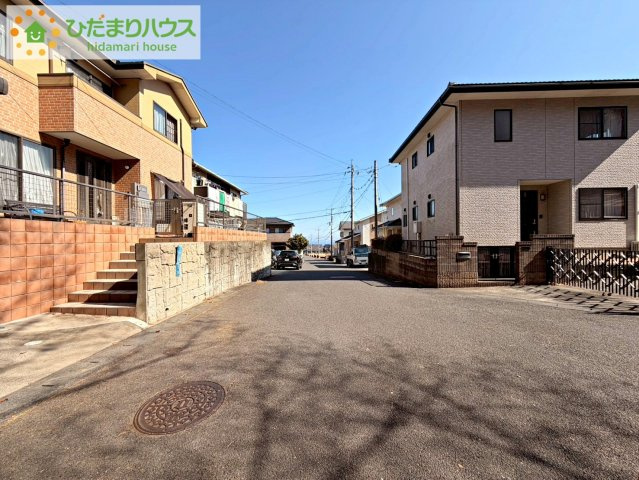 日立市かみあい町3丁目　中古戸建の前面道路含む現地写真|前面道路が広い為、駐車も楽々！