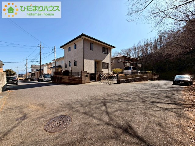 日立市かみあい町3丁目　中古戸建の前面道路含む現地写真|前面道路が広い為、駐車も楽々！