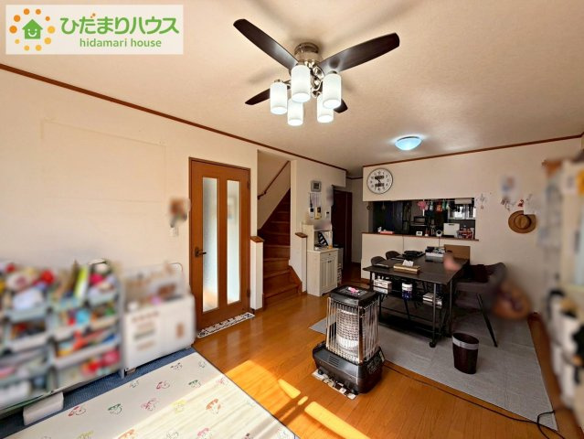 日立市かみあい町3丁目　中古戸建のキッチン|カウンターは少し高くなってますので、手元が隠れて来客からは見えにくくなってます♪