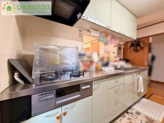 日立市かみあい町3丁目　中古戸建のキッチン|3口コンロでお料理する時間も短くなりそうですね(*‘∀‘)