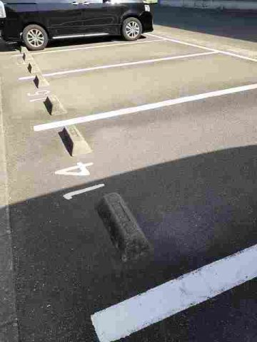 ハッピースクエアー　Ⅱの駐車場|駐車場があるので、車を買う予定の方も安心です