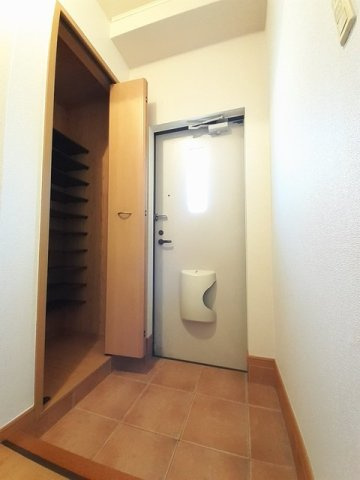 セレーノ城北の玄関|収納もある玄関です