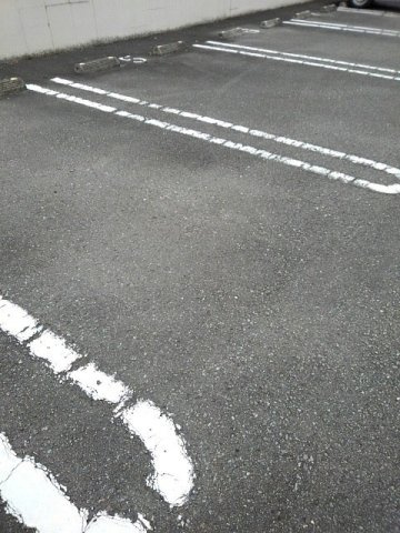 ブライトガーデンの駐車場|駐車場に車を止められます