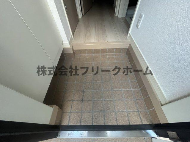 武蔵野市境南町３丁目のアパートの玄関