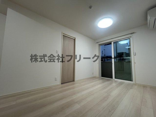 武蔵野市境南町３丁目のアパートの居間・リビング