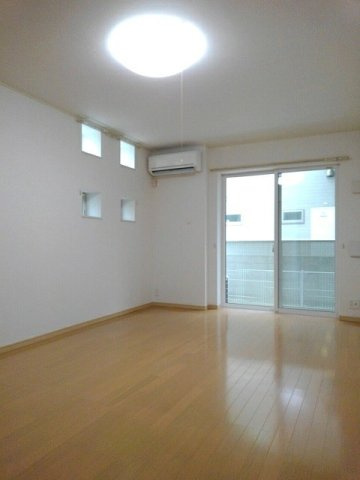 ライラックの内装|おしゃれな内装です