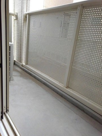 ライラックのバルコニー|バルコニーからの眺めを楽しみながら食事をしませんか