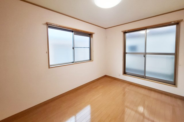 堺市中区深井中町の洋室|洋室3：バルコニーに面したお部屋です。