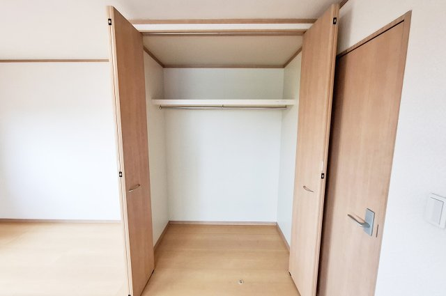 堺市中区上之の収納|洋室1クローゼット