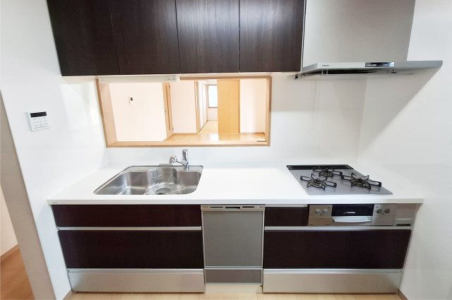 堺市中区上之のキッチン|キッチン：節水や家事の時短にもなる食洗機付き。