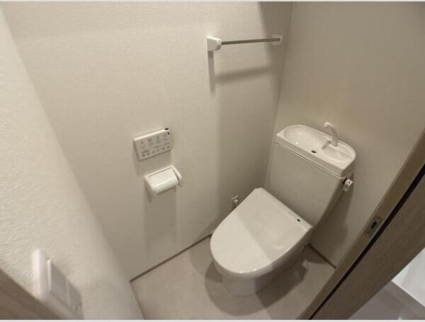 J Residence Otemachiのトイレ