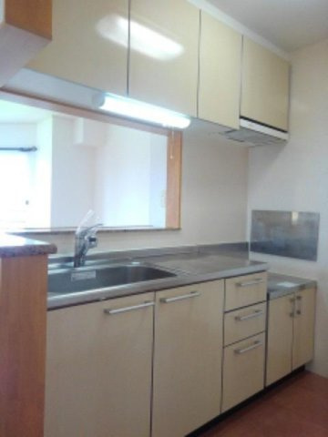 ププレのキッチン|コンパクトなキッチンで掃除もラクラク