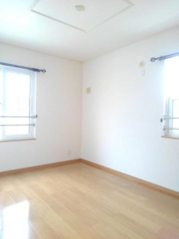 ププレの内装|明るい色調の室内です