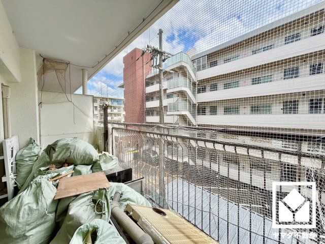 京都市伏見区深草北鍵屋町の中古マンションのバルコニー