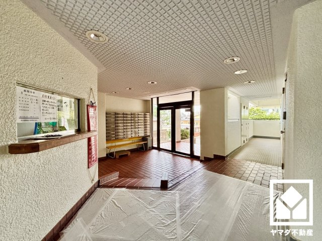 京都市伏見区深草北鍵屋町の中古マンションのロビー