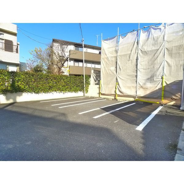 La Florence (ﾗﾌﾛｰﾚﾝｽ)の駐車場