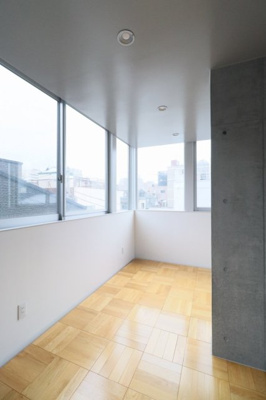 【洋室】 | Ｍｏｎ－ｎａｋａ　Ａｐａｒｔｍｅｎｔ　Ｔｅｒｒａｃｅ