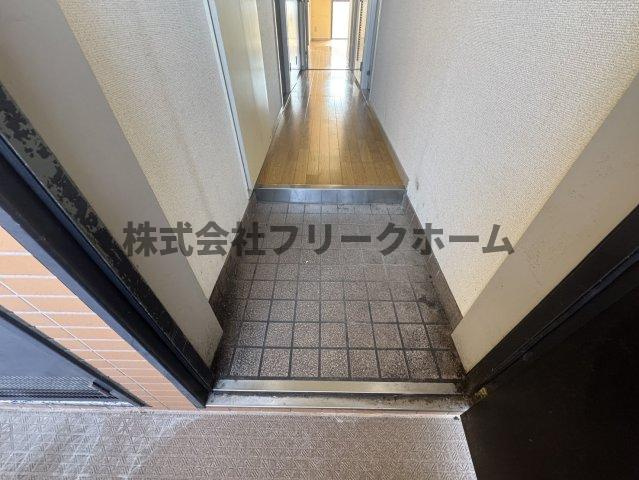 小金井市中町３丁目の賃貸マンションの玄関