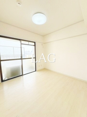 【居間・リビング】 | メゾン三晴 | 洋室のお部屋です。