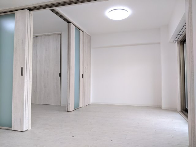 シャトー橿原の洋室