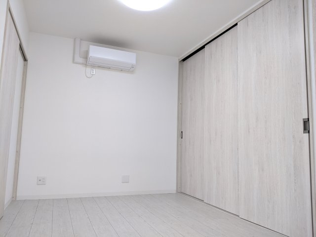 シャトー橿原の洋室