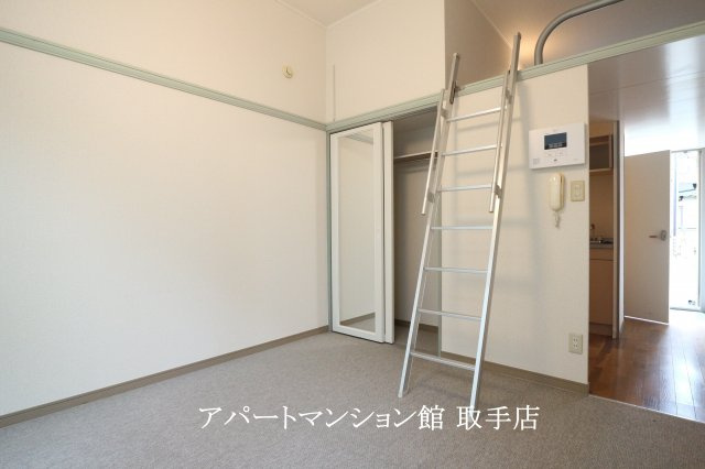 レオパレスグリーンハイツCの居間・リビング