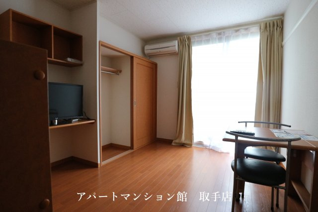 レオパレスムカイハラの居間・リビング|画像3