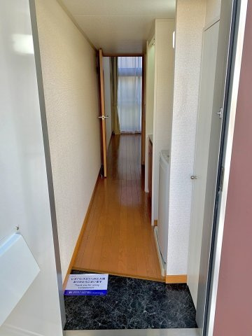 レオパレス守谷中央の玄関