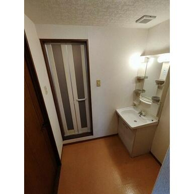 レジェンド黒髪の独立洗面台