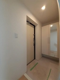 プライムヒル哲学堂の玄関