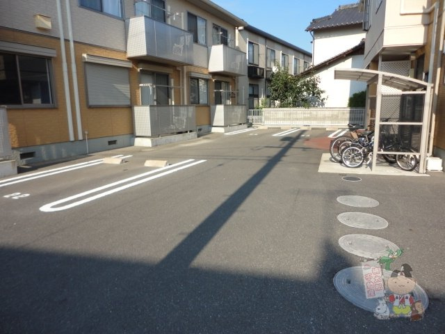 コンフォートリンナ３番館の駐車場
