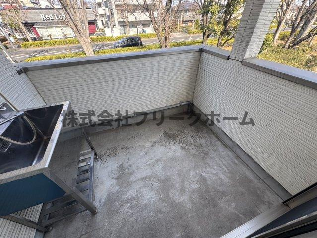 武蔵野市関前５丁目のアパートのバルコニー