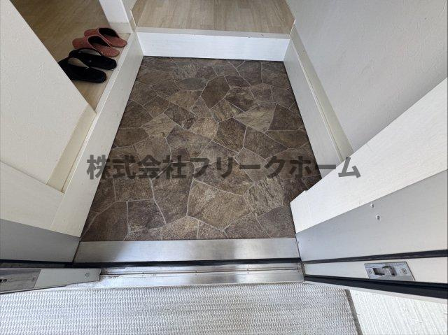 武蔵野市関前５丁目のアパートの玄関