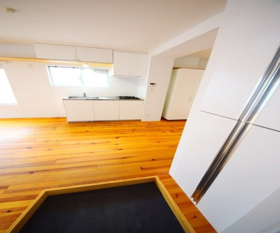 元町ハイツの玄関