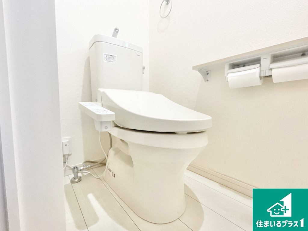 堺市堺区山本町　中古戸建のトイレ|落ち着いた色調のトイレです